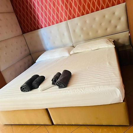 Inn Hotel Shkallnur Bagian luar foto