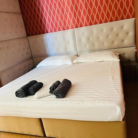 Inn Hotel Shkallnur Bagian luar foto