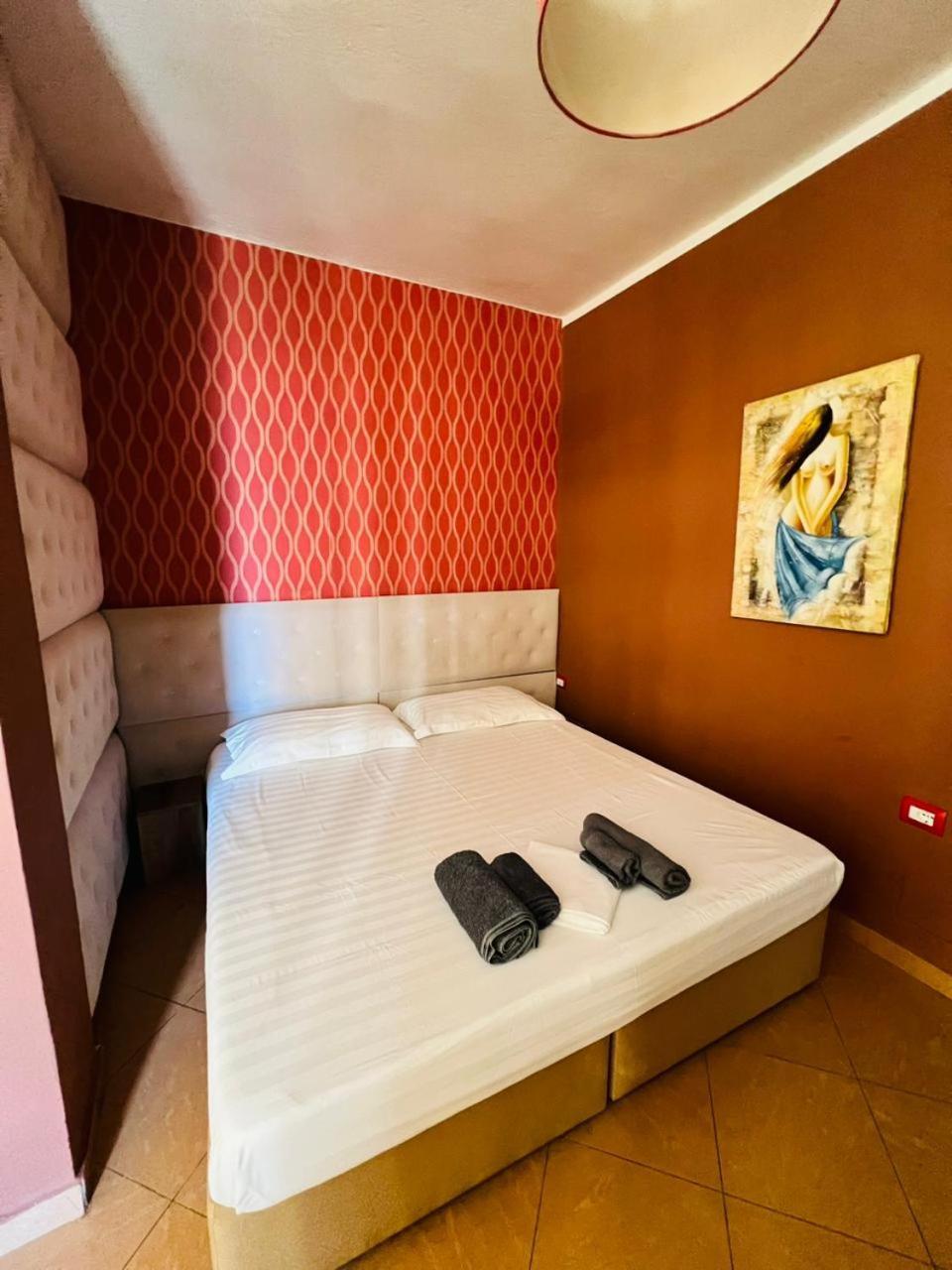 Inn Hotel Shkallnur Bagian luar foto