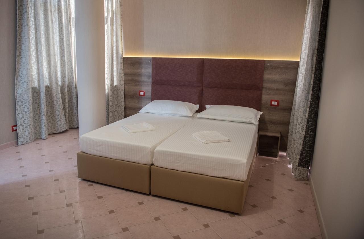 Inn Hotel Shkallnur Bagian luar foto