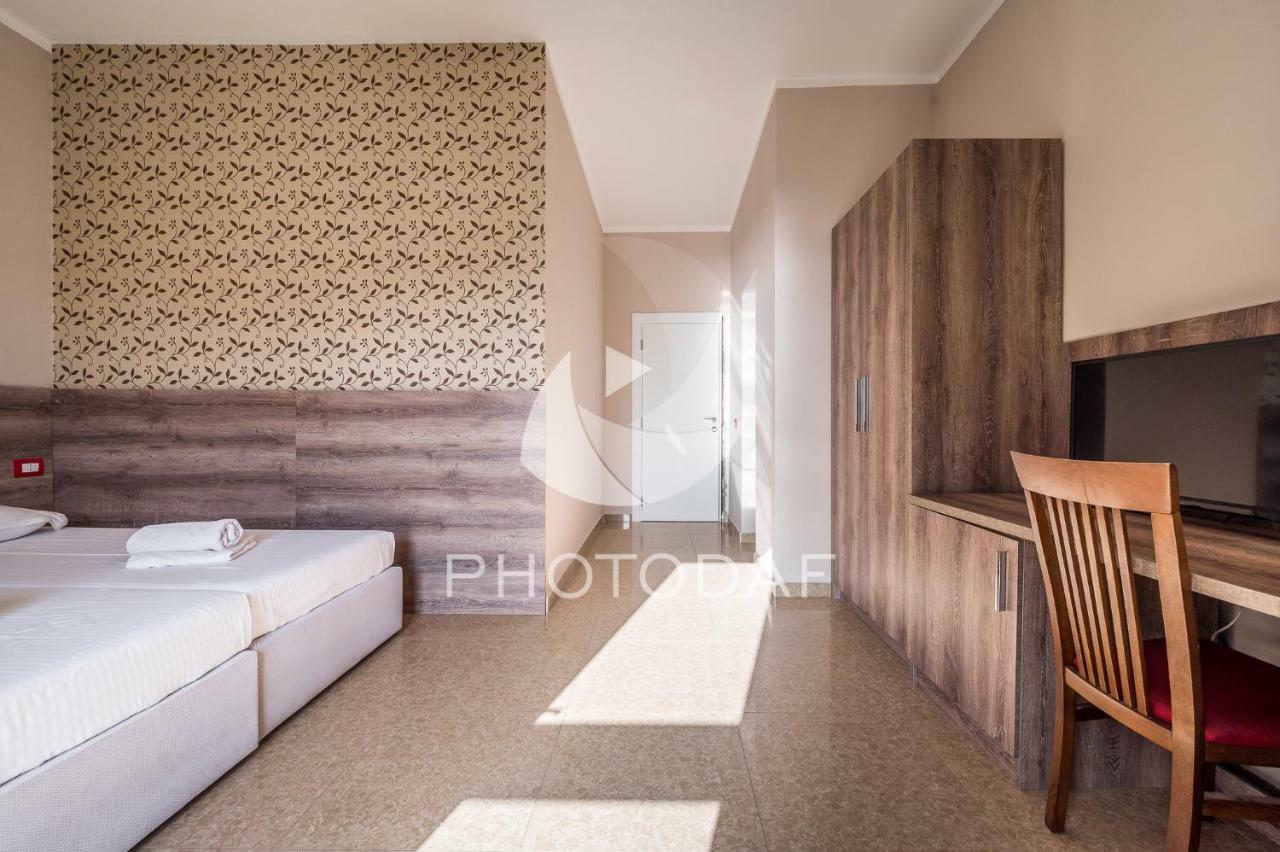 Inn Hotel Shkallnur Bagian luar foto